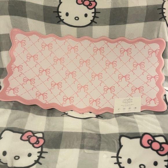 Pink Bow Anti Fatigue Mat - Picture 3 of 4